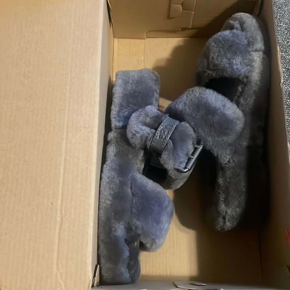 Brand New Never worn Women’s UGG Fuzz Yeah Slippers Size 5 - Picture 9 of 9